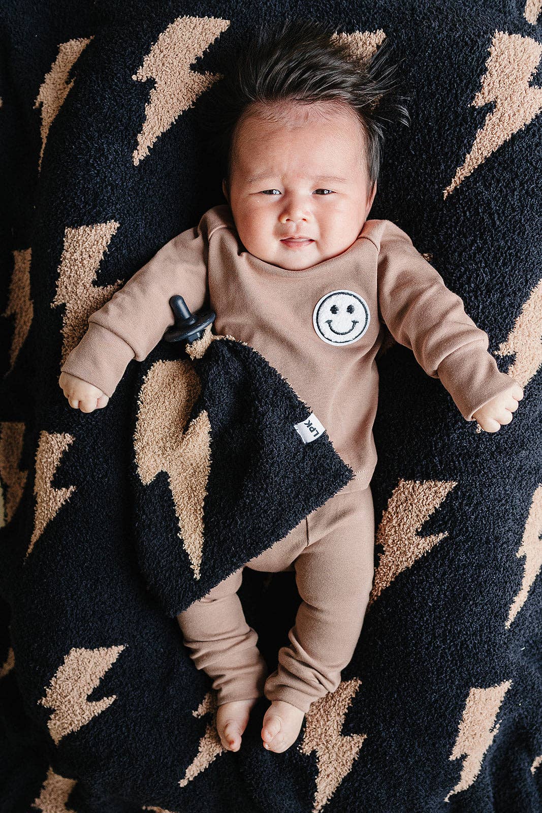 Lightning Bolt Fuzzy Blanket | Mocha